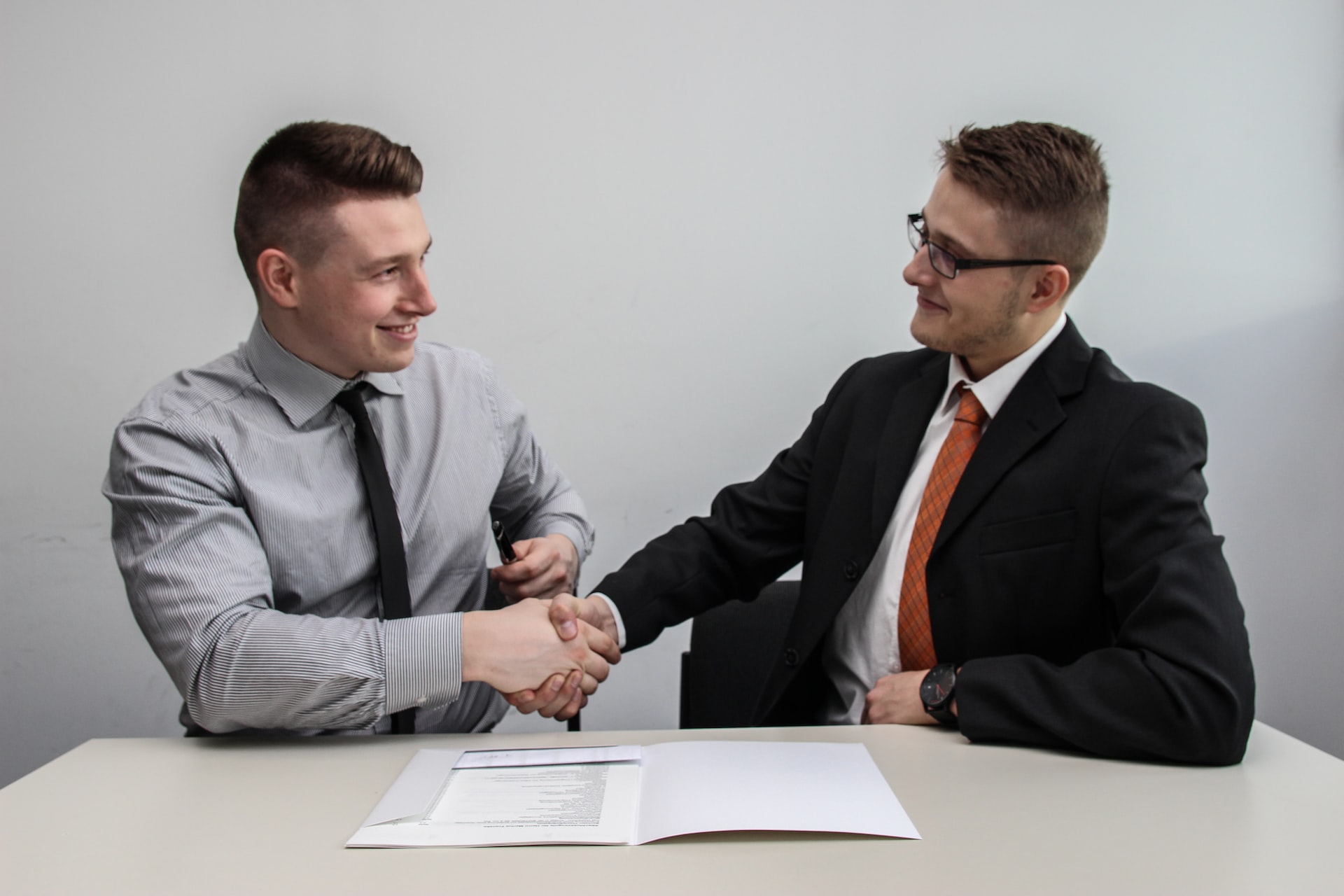 How to ensure a smooth employee handover?